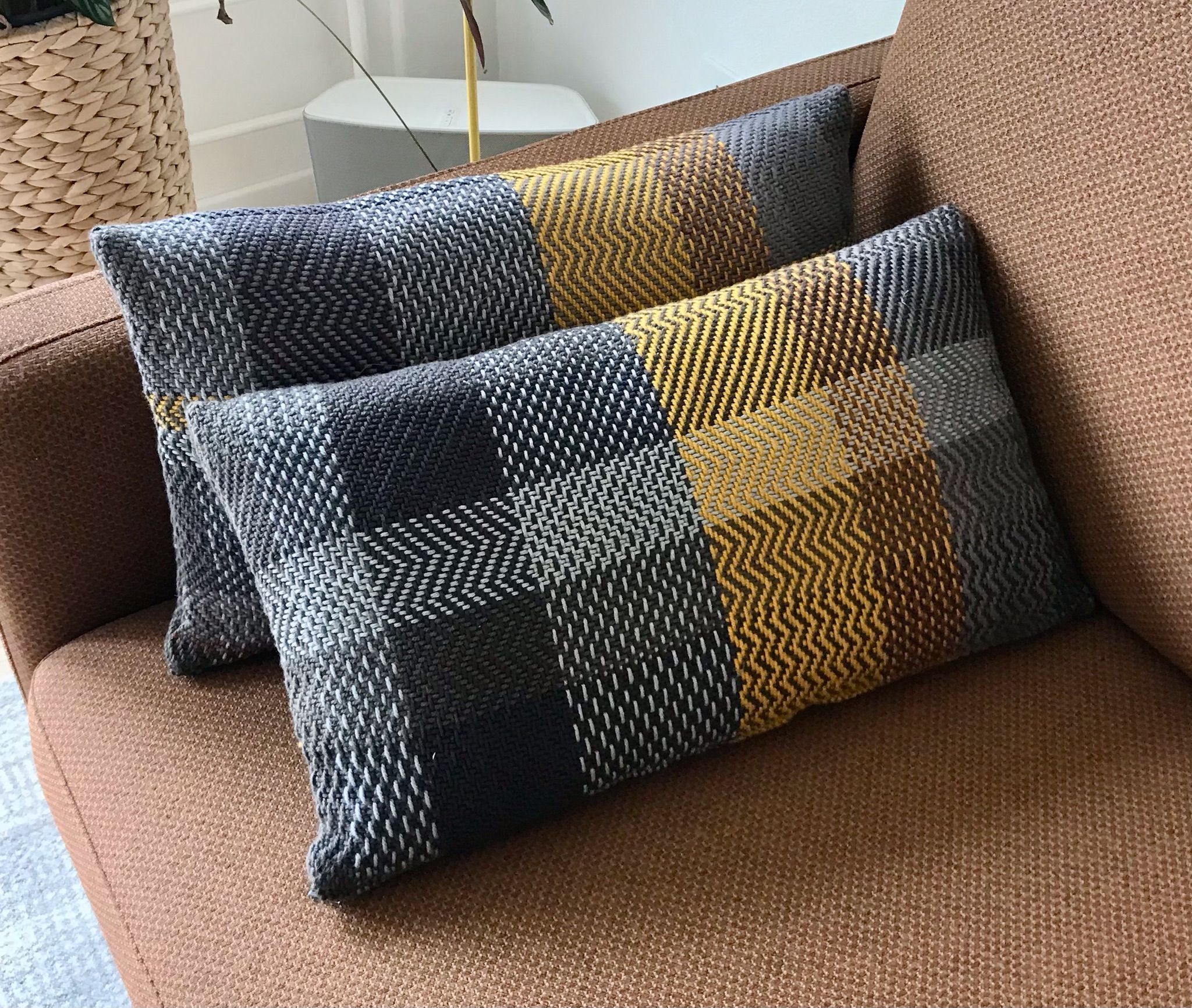 Kissen auf Sofa